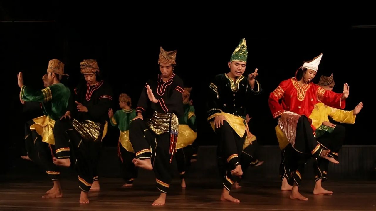 Pelestarian Adat dan Pertunjukan Seni di Istano Basa Pagaruyung