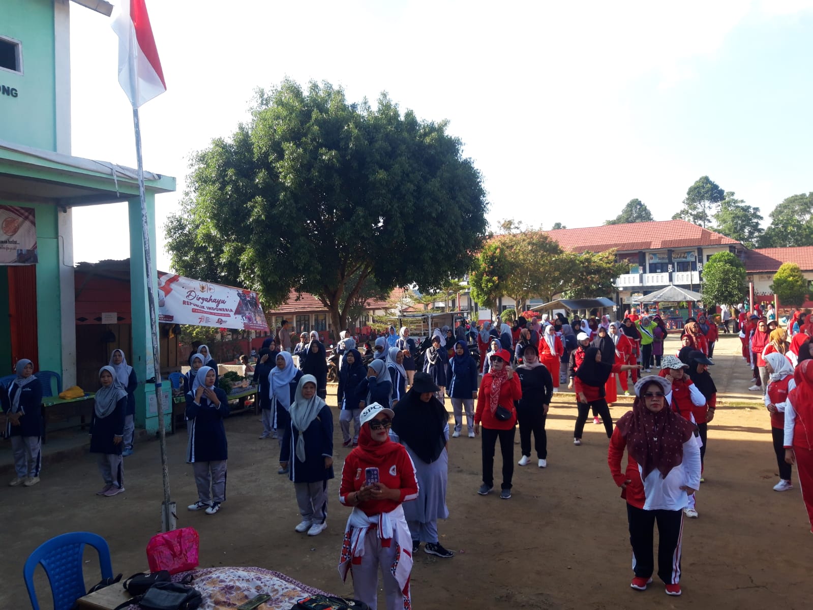 Rutinitas Senam Bersama KJS Way Tenong Dilaksanakan di Lapangan Pekon Sukaraja