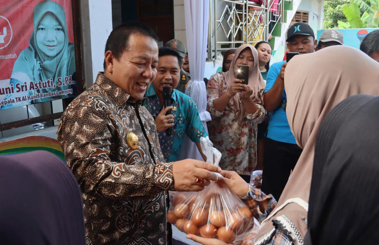Gubernur Arinal Tinjau Pasar Murah Bersubsidi di Bandar Lampung