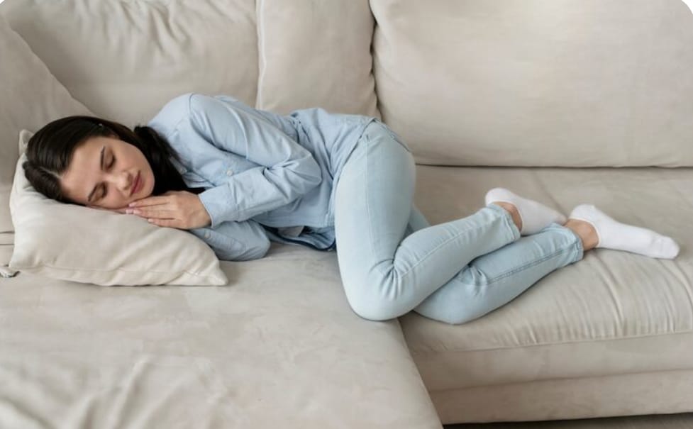 Posisi Tidur saat Asam Lambung Naik: Cara Praktis untuk Mengurangi Keluhan di Malam Hari