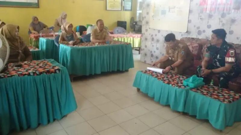 Tingkatkan Kedisiplinan Guru ,Plt Camat Jatiagung Sidak SDN Dan SMPN di Purwotani 