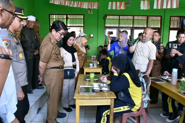 Bupati Lampung Utara Hadiri Launching Makanan Bergizi Gratis di SMPN 03 Bukit Kemuning