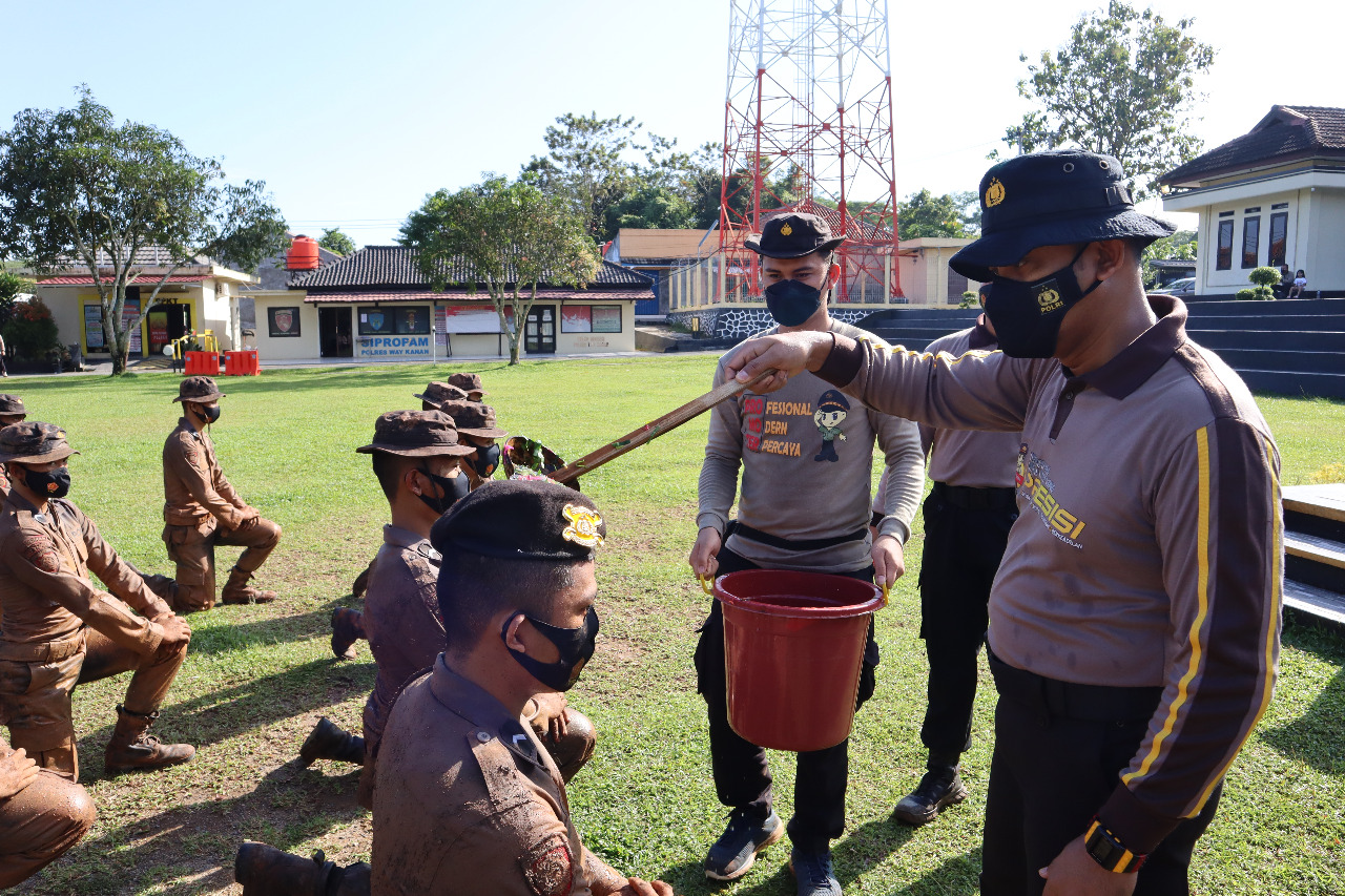 Polres Way Kanan Lakukan Tradisi Pembaretan Bintara Polri