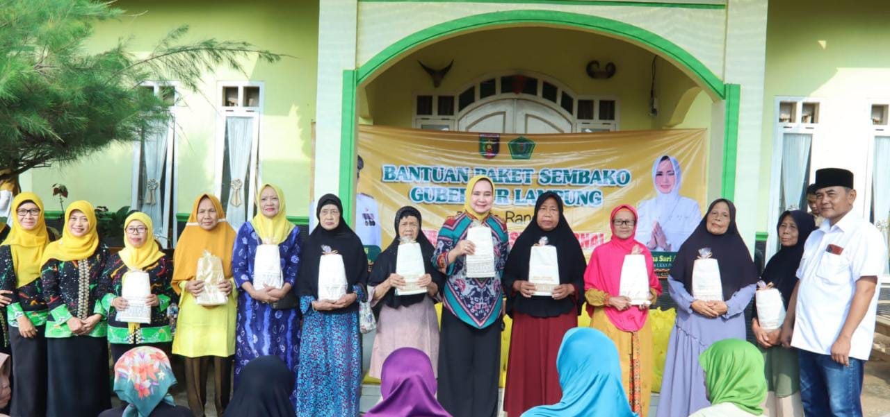 Peringati Hari Lanjut Usia Nasional, Ketua LKKS Lampung Serahkan Bantuan