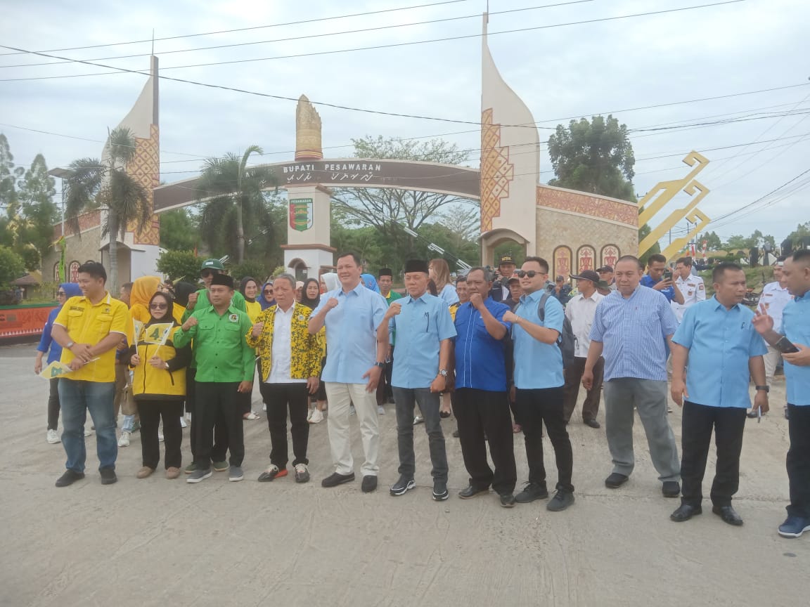 Maju di Pilbup Pesawaran, Arisandi-Supriyanto Mendaftar ke KPU