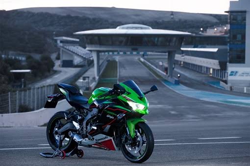 Kawasaki ZX-25R ABS SE: Sportbike 250 cc Premium dengan Fitur Lengkap