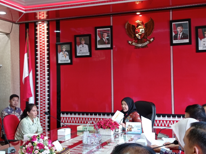 Wali Kota Bandar Lampung Serahkan Bantuan untuk Korban Bencana dan Warga Sakit