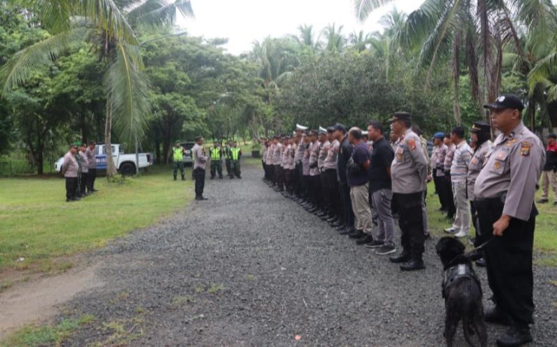 158 Personel Polres Lamsel Amankan Penetapan Pasangan Bupati dan Wakil Bupati Terpilih