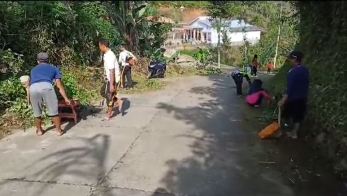 Semarak HUT RI Ke-78, Warga Pekon Semarang Jaya Mulai Lakukan Penataan Lingkungan 