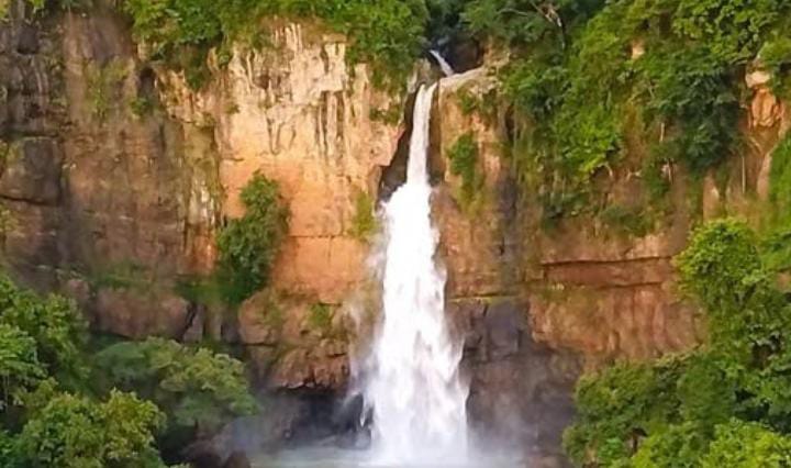 Empat Curug Ikonik di Sukabumi yang Menyimpan Pesona Geopark Ciletuh