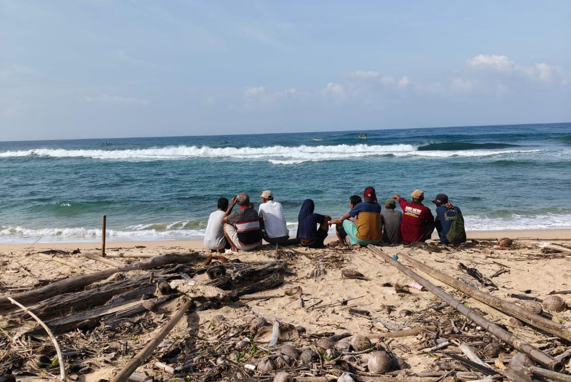 Dihantam Ombak Saat Melaut, Satu Nelayan Bangun Negara Belum Ditemukan