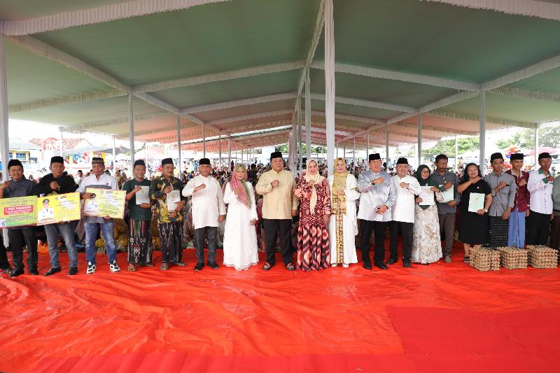 Bersama Ketua TP PKK Lampung, Gubernur Arinal Hadiri Pengajian Akbar di Lampung Timur