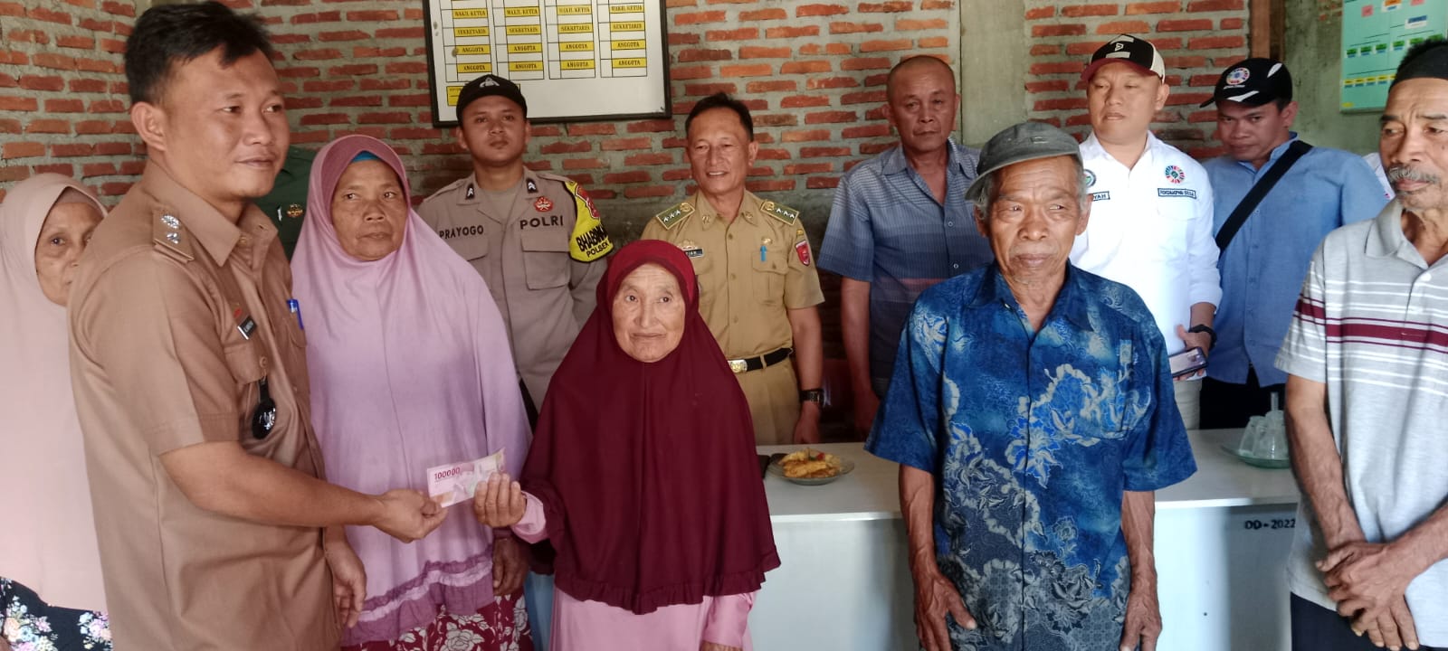 Bagikan BLT DD, Pemerintah Pekon Sukabumi Berpesan Manfaatkan Bantuan Tepat Guna