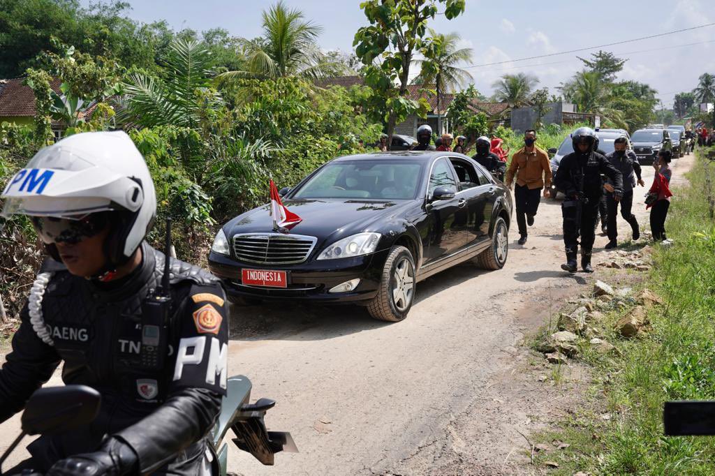 Lampung Jadi Trending Topik Lagi, Video Mobil Jokowi Libas Jalan Rusak Lampung Viral