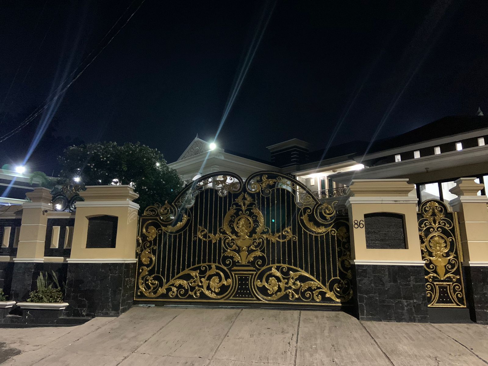 Heboh! Kejati Lampung Geledah Rumah Mewah Diduga Milik Eks Bupati Pesawaran