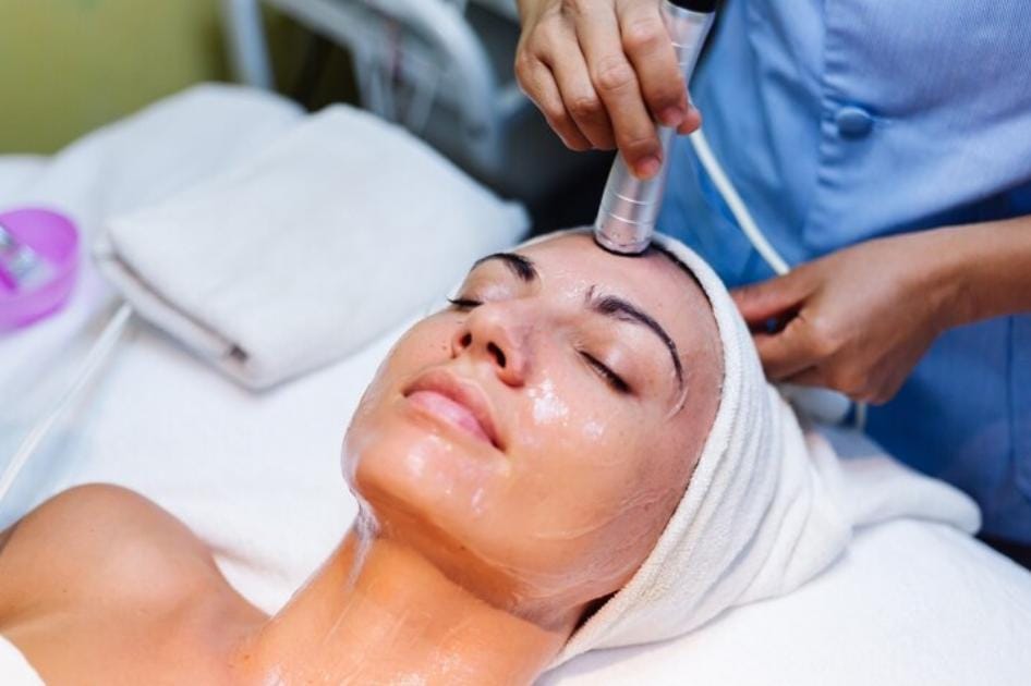 Mikrodermabrasi Wajah: Perawatan Modern untuk Kulit Lebih Sehat dan Cerah