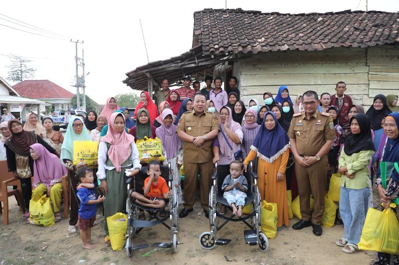 Gubernur Lampung Beri Bantuan Pengobatan Bagi Warga Tulang Bawang