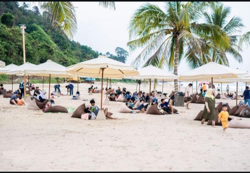 Jelajahi Keindahan Pantai Rio by The Beach, Pantai Berpasir Putih dan Laut Biru yang Jernih