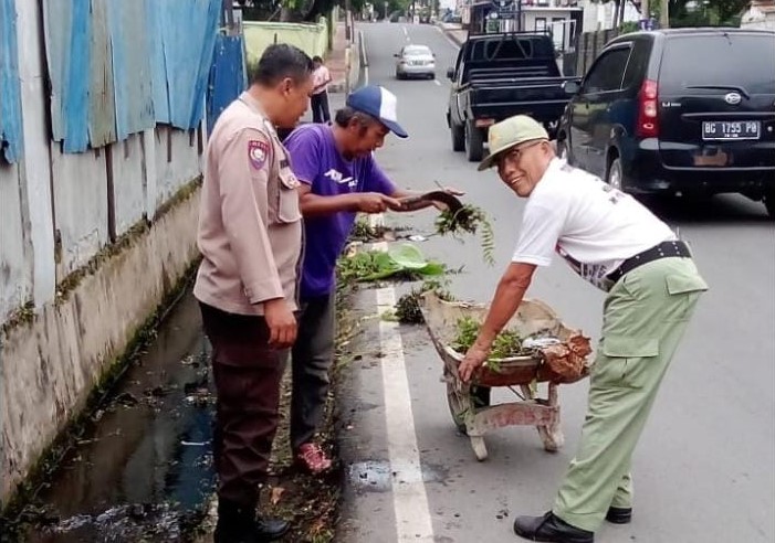 Lurah Enggal Gelar Jumat Bersih Sekaligus Serap Aspirasi Warga