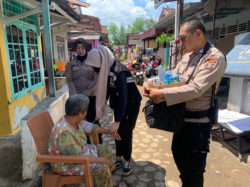 Polresta Bandar Lampung Berikan Layanan Kesehatan Gratis Door to Door bagi Korban Banjir