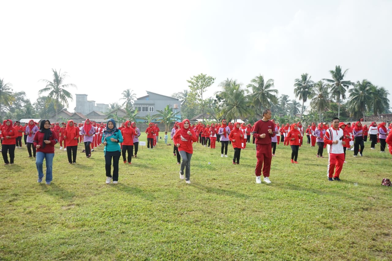 Bunda Winarni Hadiri Senam Bersama di Kecamatan Ketapang
