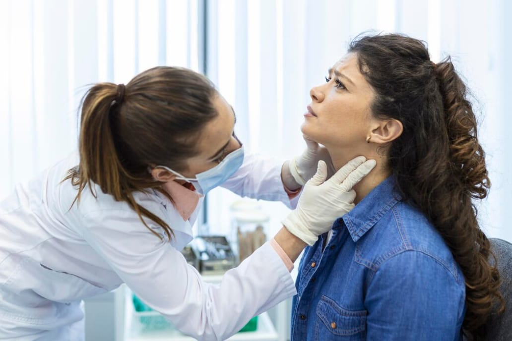 Cara Mengecilkan Kelenjar Tiroid Secara Alami: Apa Saja yang Bisa dan Tidak Bisa Dilakukan