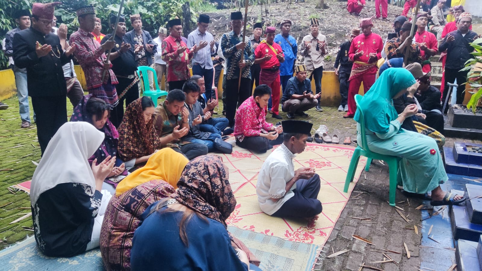 Pulang Kampung, Komjen Pol Tomsi Tohir Balaw Ziarah Ke Makam Keluarga Kepaksian Pernong