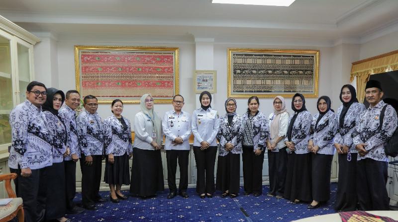 Wagub Jihan Bahas Peningkatan Kesejahteraan Guru dan Mutu Pendidikan Bersama Pengurus PGRI