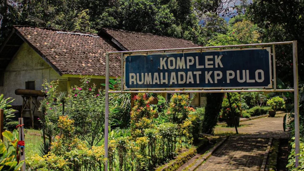 Menjelajah Kampung Adat Pulo Garut: Jejak Tradisi Sunda di Tengah Danau Cangkuang