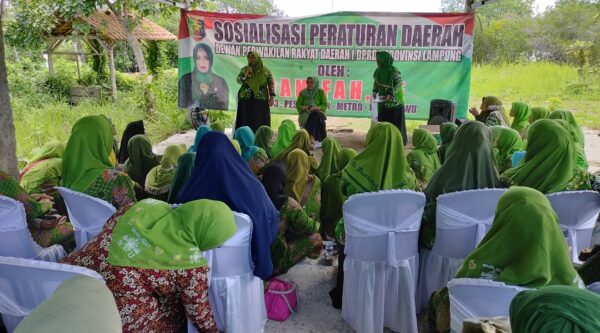 Sosperda : Hanifah Minta Warga Muslimat NU Pesawaran Jadi Cermin Penerapan Perda Rembug Pekon/Desa