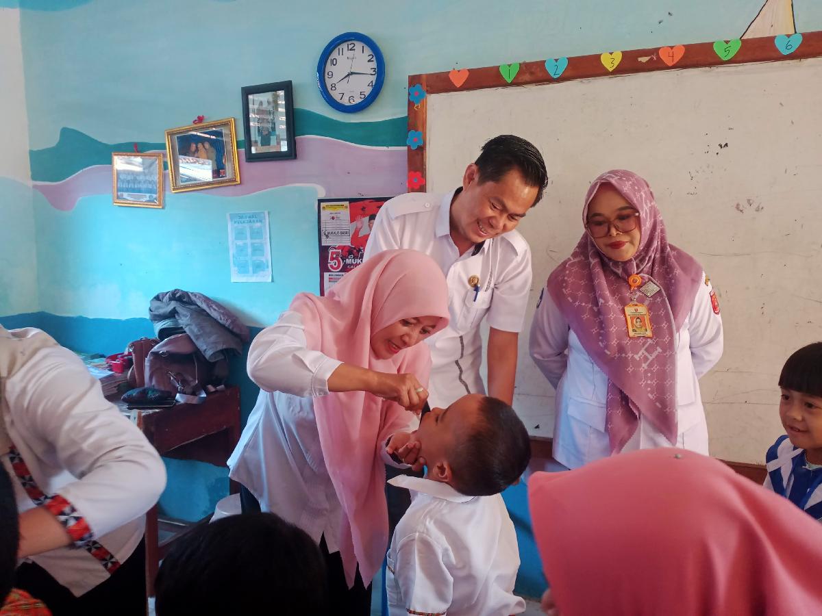 Hari Kedua PIN Polio Camat Kebun Tebu Kembali Turun Lakukan Monitoring 