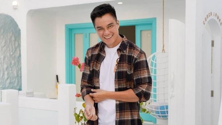 Rindu Sosok Ibunda, Baim Wong Menangis Saat Salat Ied