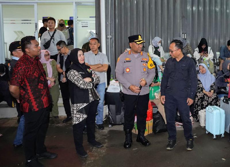 Bunda Eva Melakukan Peninjauan Arus Balik di Terminal DAMRI