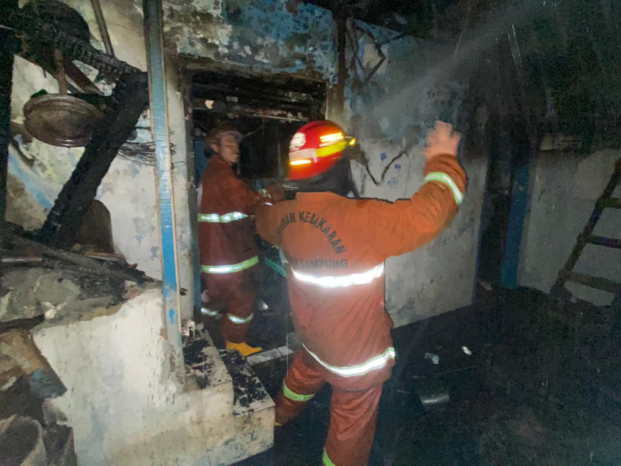 Kebakaran di Bumi Waras Tewaskan Seorang Warga Saat Mengelas Motor Becak