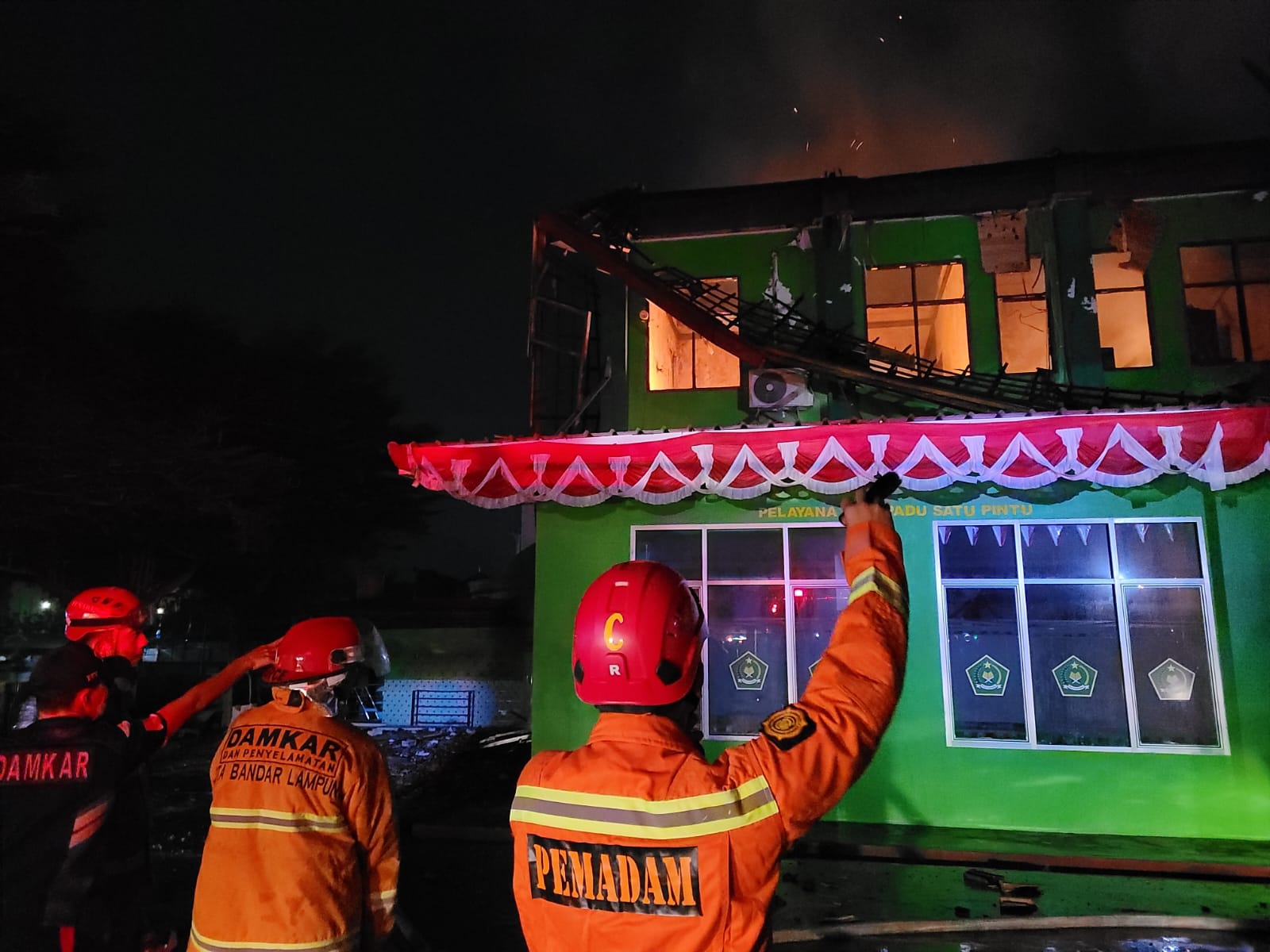 Diduga Akibat Korsleting Listrik, Kantor Kemenag Bandar Lampung Hangus Terbakar