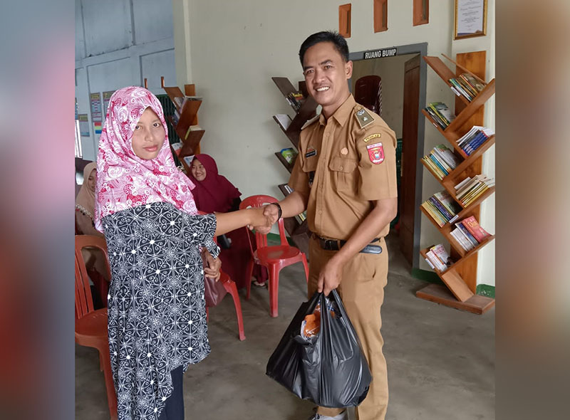 Upaya Cegah Stunting, Peratin Karangagung Distribusikan Bantuan Sembako dan MT Bumil