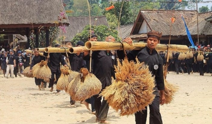 Seren Taun: Ritual Adat Padi yang Tetap Lestari