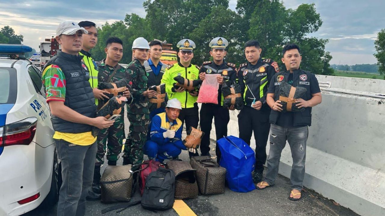 Kurir Pembawa 207 Ribu Ekstasi Ditangkap Usai Kecelakaan di Tol Lampung