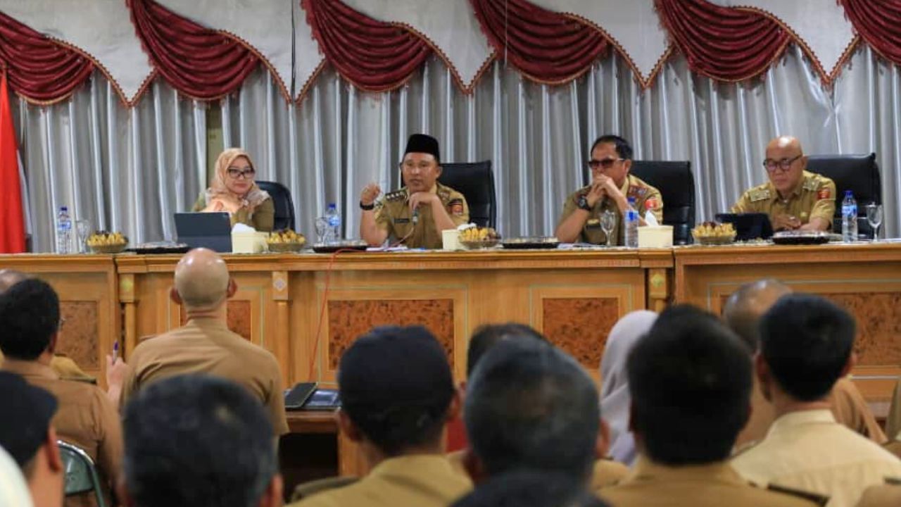 Kumpulkan Seluruh Peratin dan Camat se-Lampung Barat, Ini Pesan Tegas Parosil Mabsus
