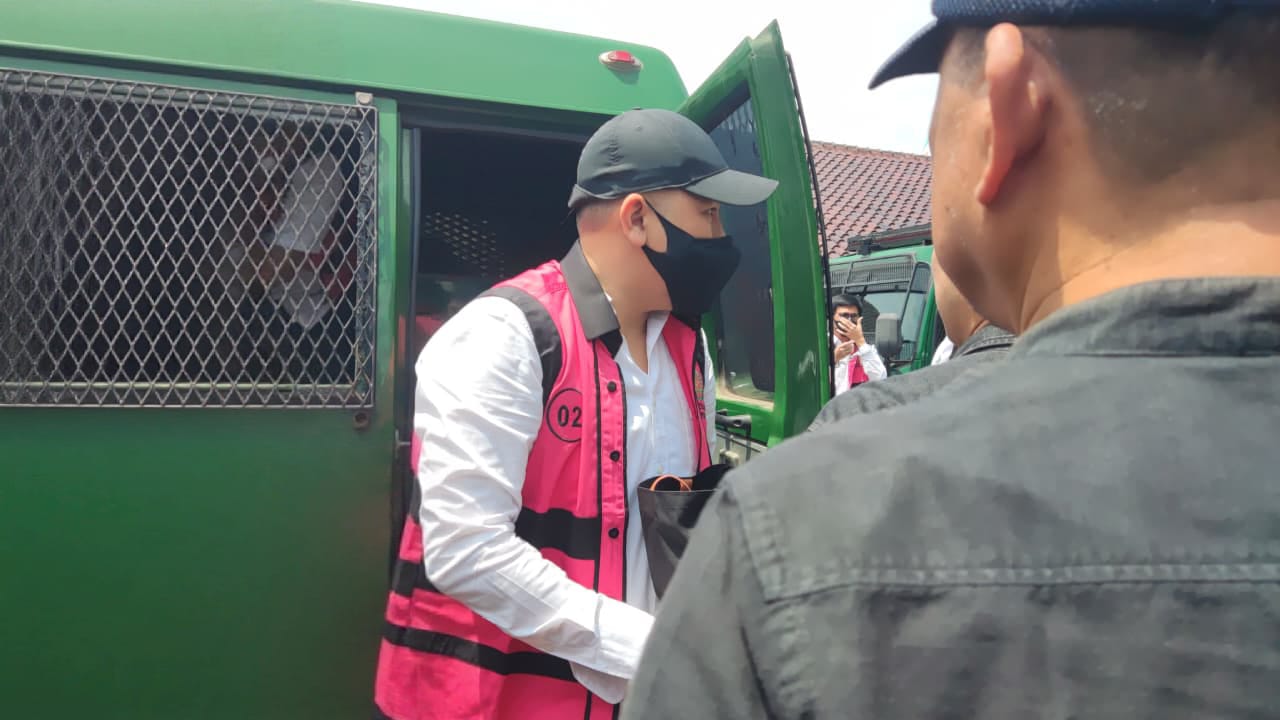 Mantan Bupati Pesawaran Dendi Ramadhona Jalani Sidang Perdana Kasus Korupsi SPAM