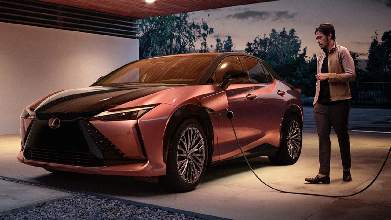 Lexus RZ 450e: Mobil Listrik Premium dengan Teknologi Canggih
