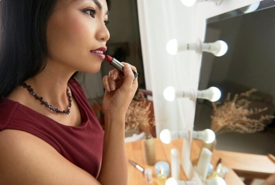 Cara Memilih Lipstick yang Bikin Wajah Cerah dan Segar