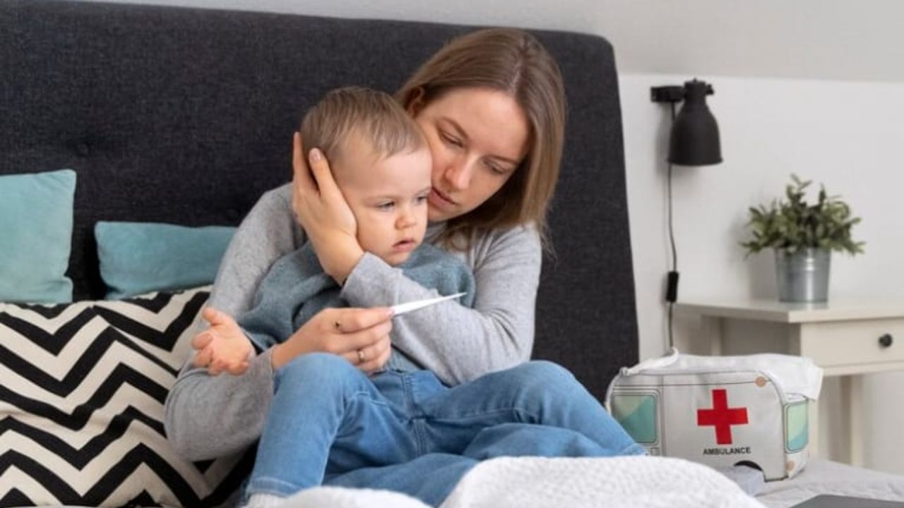 Cara Mengenali Perbedaan Demam Biasa dan Demam Tumbuh Gigi