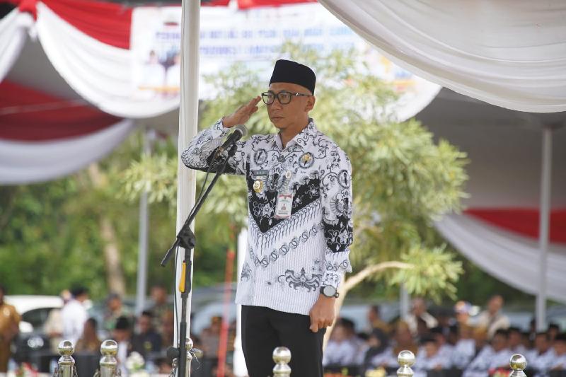 Gubernur Mirza Serukan Penguatan Peran Guru di HUT PGRI dan Hari Guru Nasional