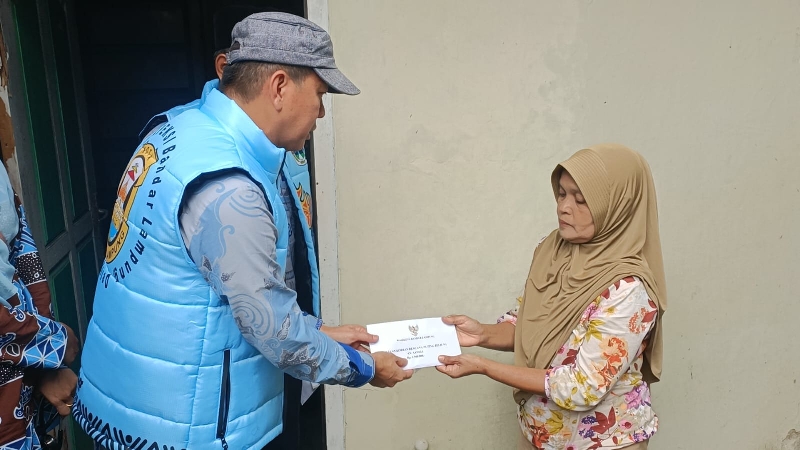 Pemkot Bandar Lampung Salurkan Bantuan Tali Asih Bagi Korban Puting Beliung di Kecamatan Enggal