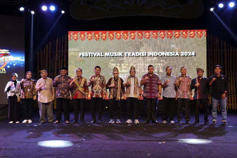 Pj Gubernur Samsudin Bersama Sekretaris Dirjen Kebudayaan Fitra Arda Buka Festival Musik Tradisi Indonesia