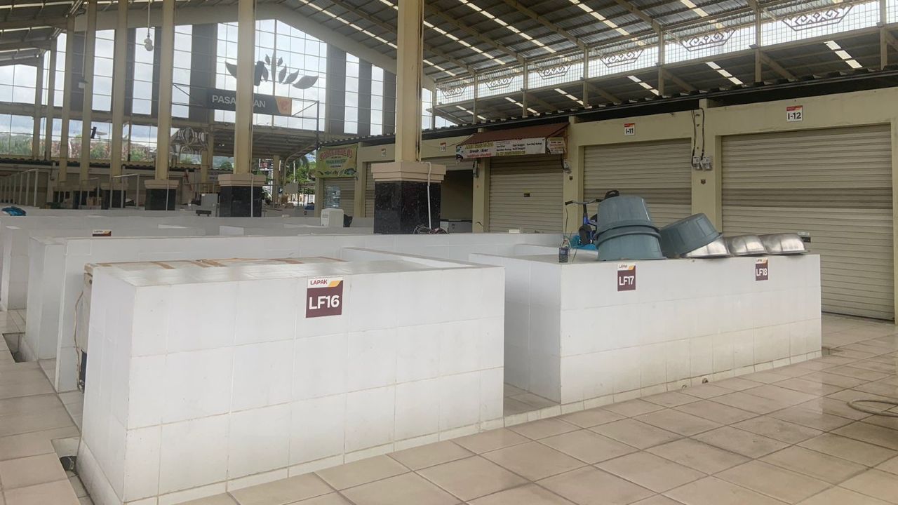 Banyak Kios Kosong, Pedagang Pasar Lebak Budi Keluhkan Sepinya Pembeli