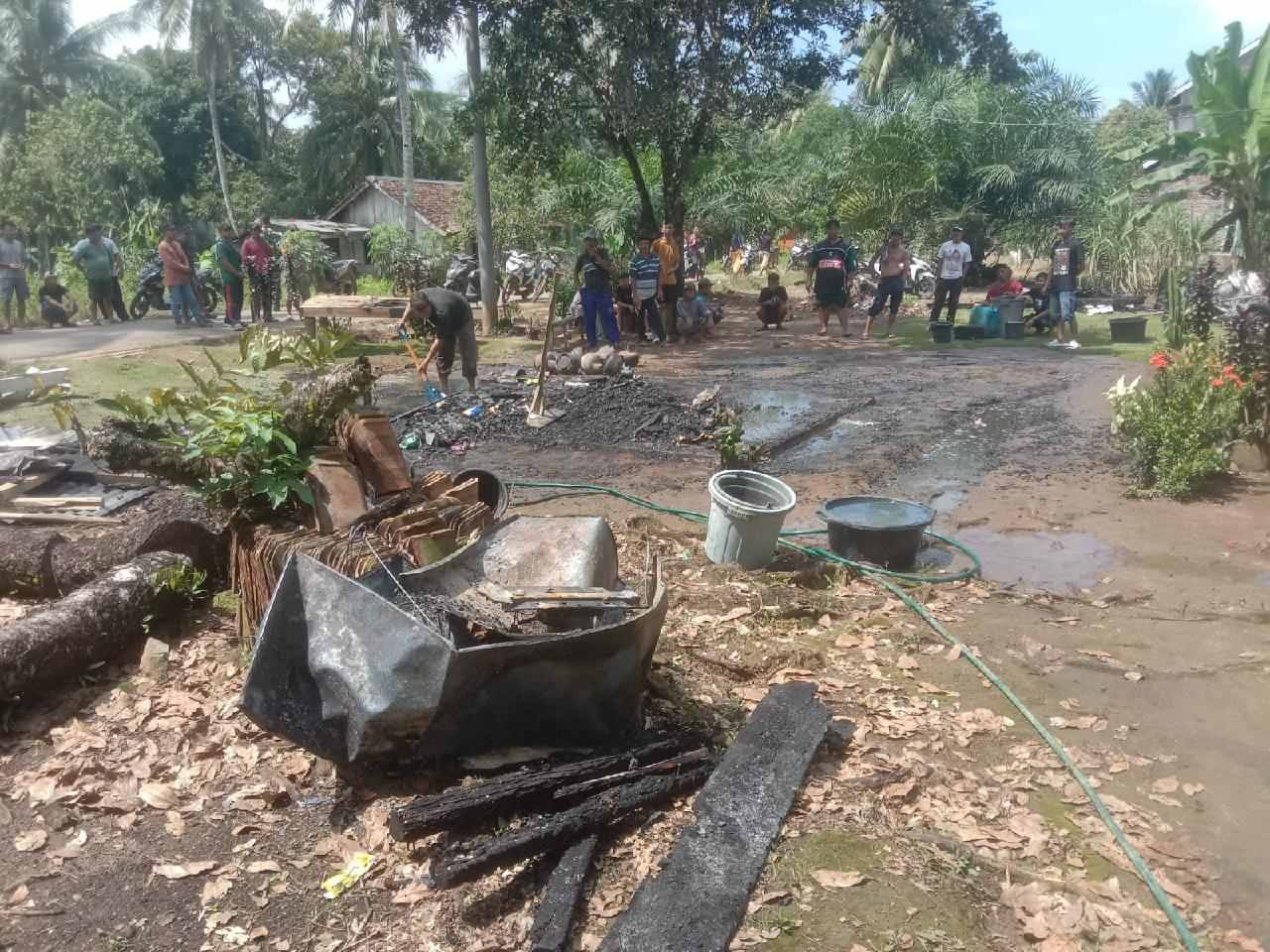 Kebakaran Warung di Ulok Mukti Diduga Akibat Korsleting, Kerugian Capai Rp50 Juta