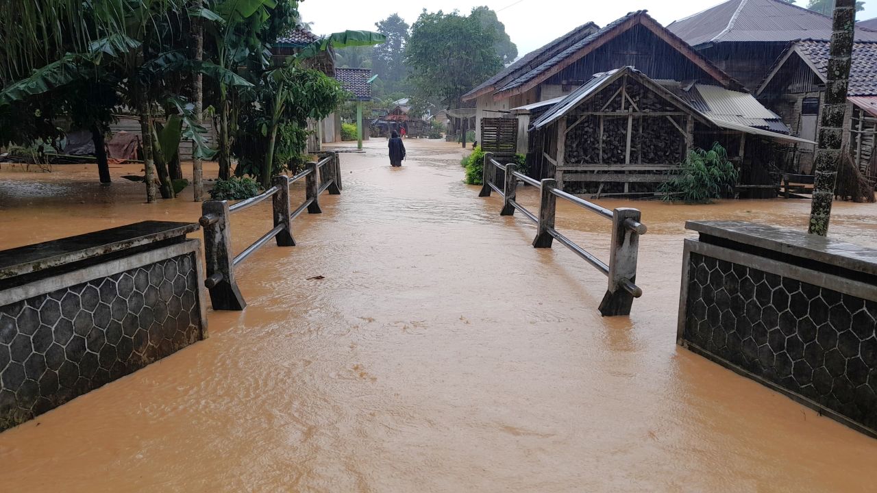 Way Rajabasa Meluap, Banjir Sempat Rendam Pemukiman Warga