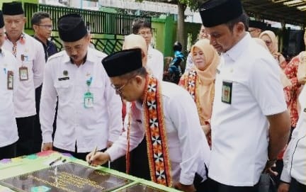 Kakanwil Kemenag Lampung Resmikan PTSP MTsN 1 Lambar 